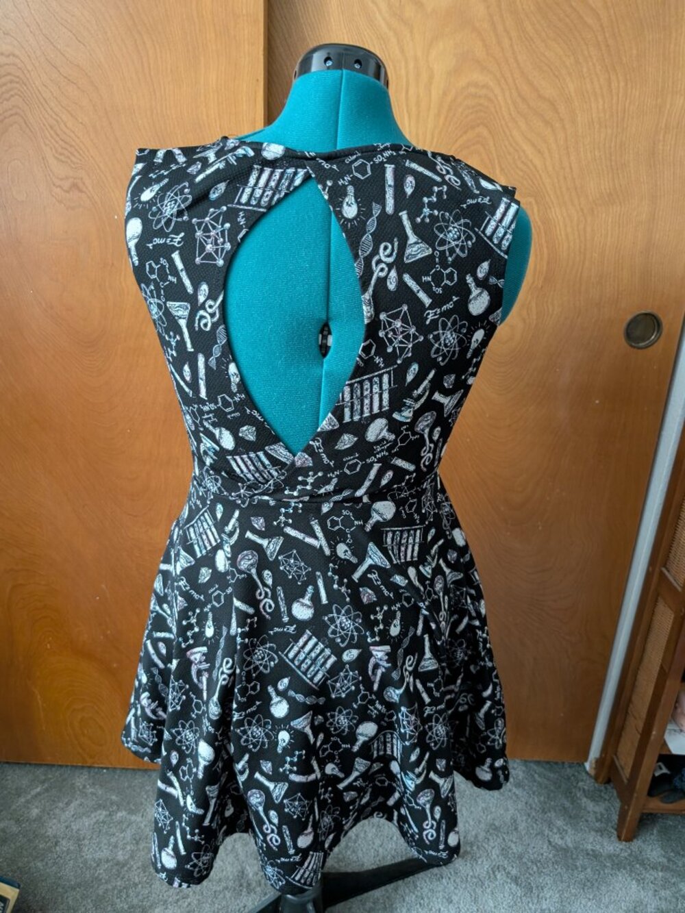 Science Dress - Picture 2 of 3